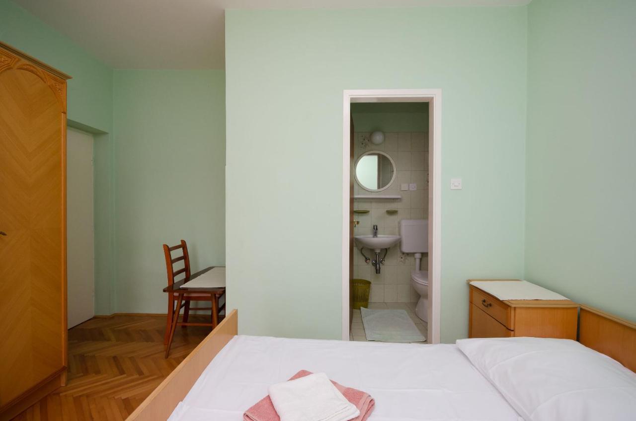 Rooms Mihaela Rab Town Exteriör bild