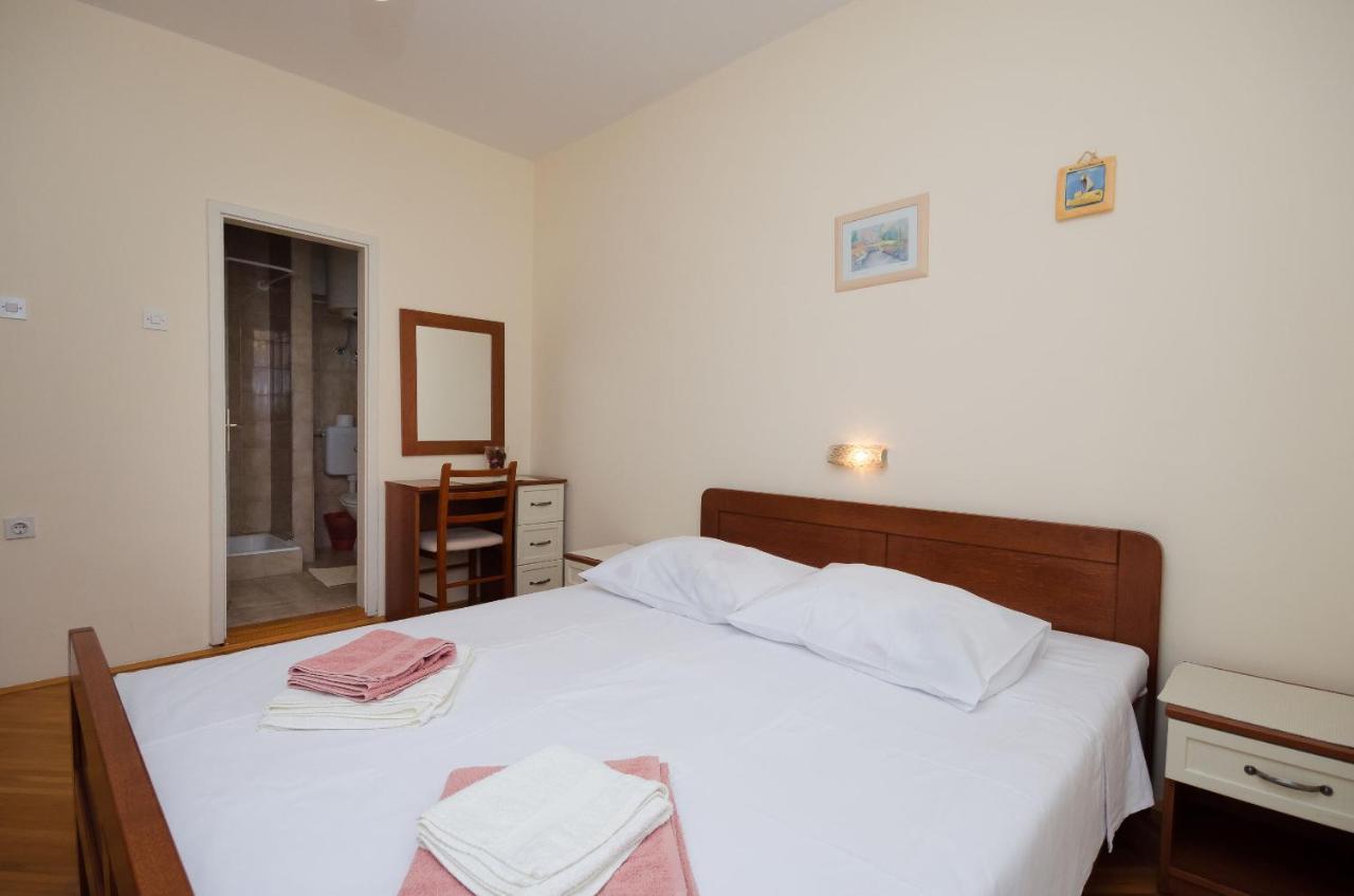Rooms Mihaela Rab Town Exteriör bild
